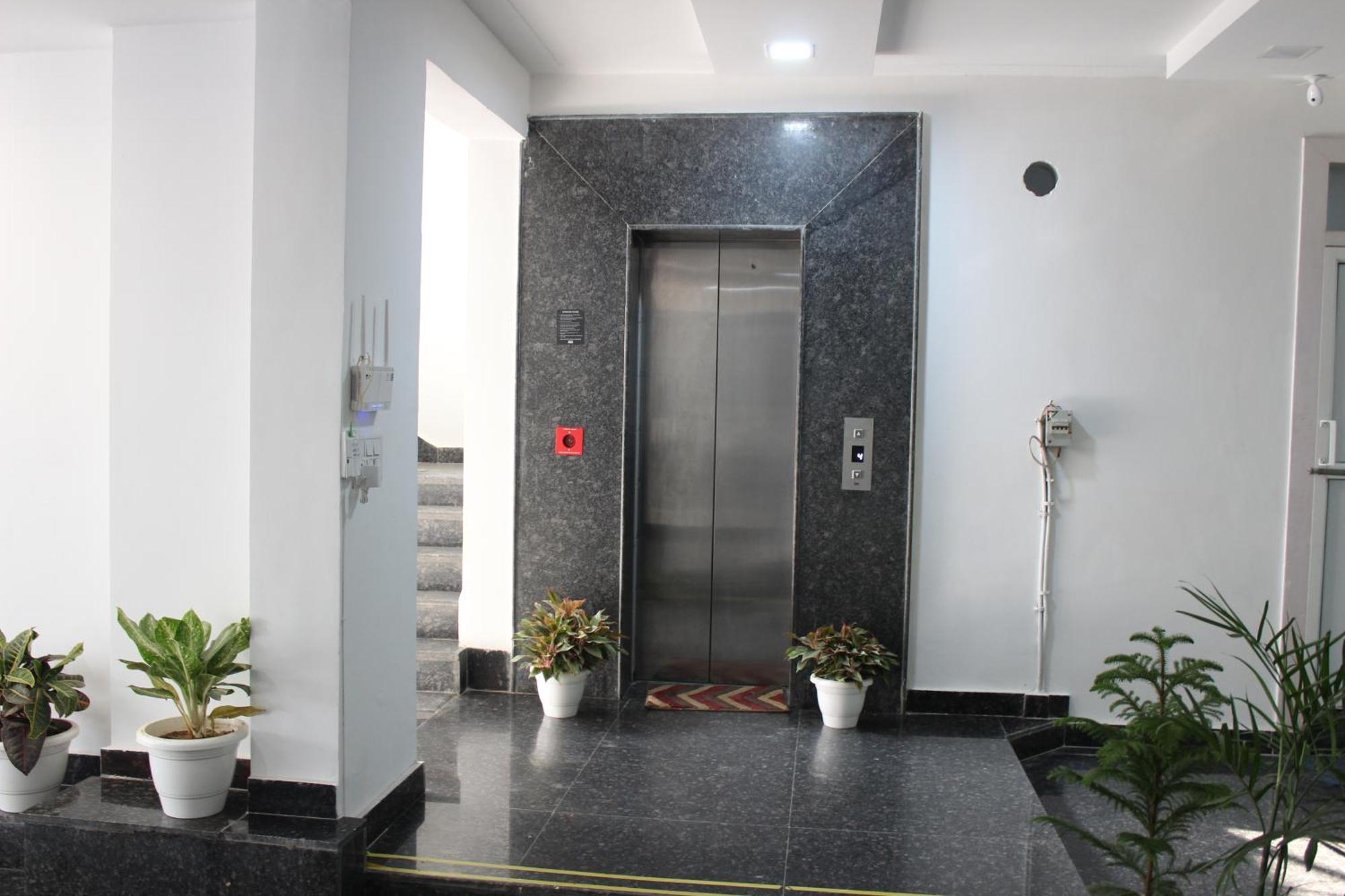 Aura Luxury Studio I Couple Friendly I Near Golf Course Road, Sector 57, Gurgaon Exteriör bild