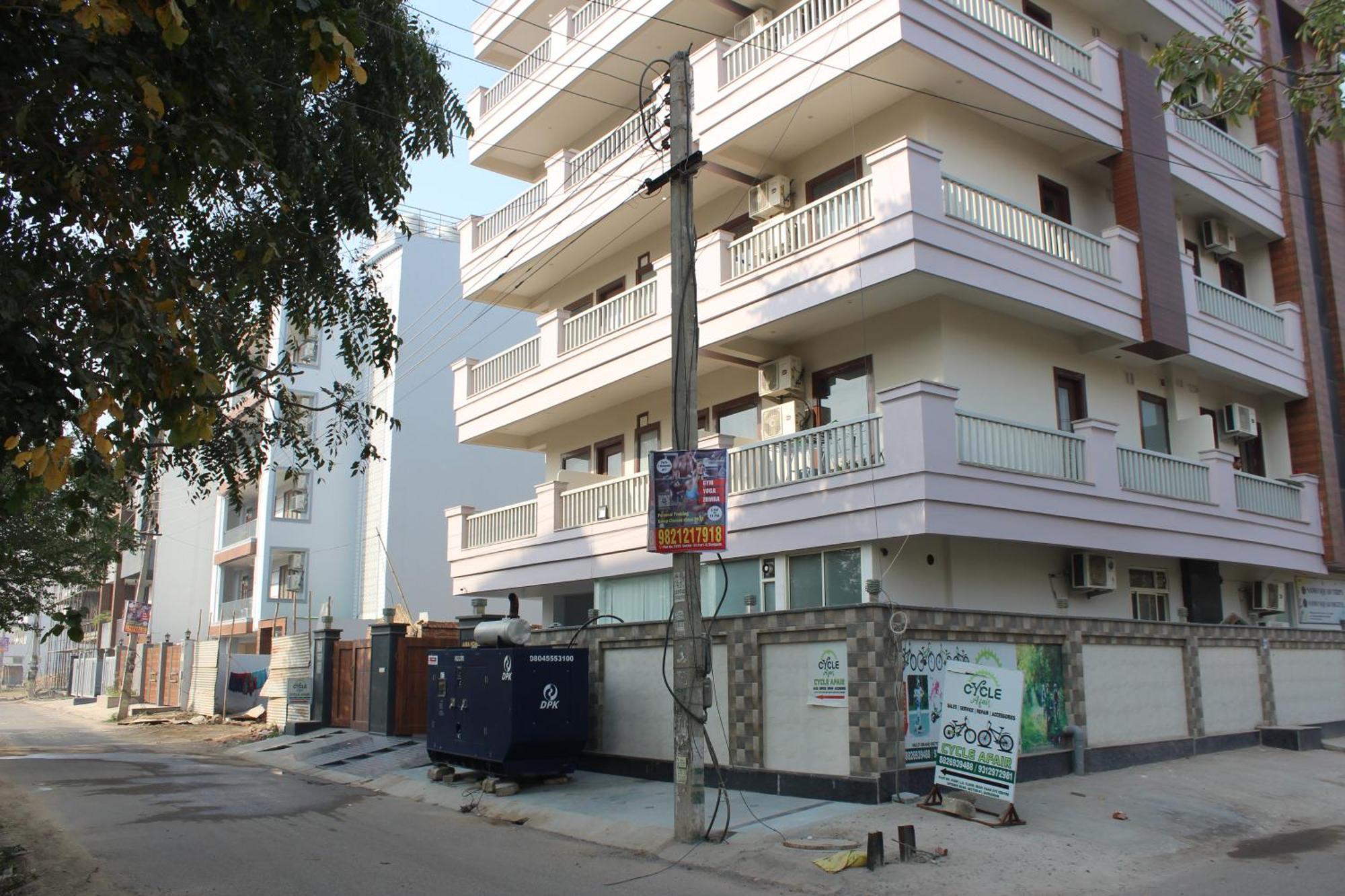 Aura Luxury Studio I Couple Friendly I Near Golf Course Road, Sector 57, Gurgaon Exteriör bild