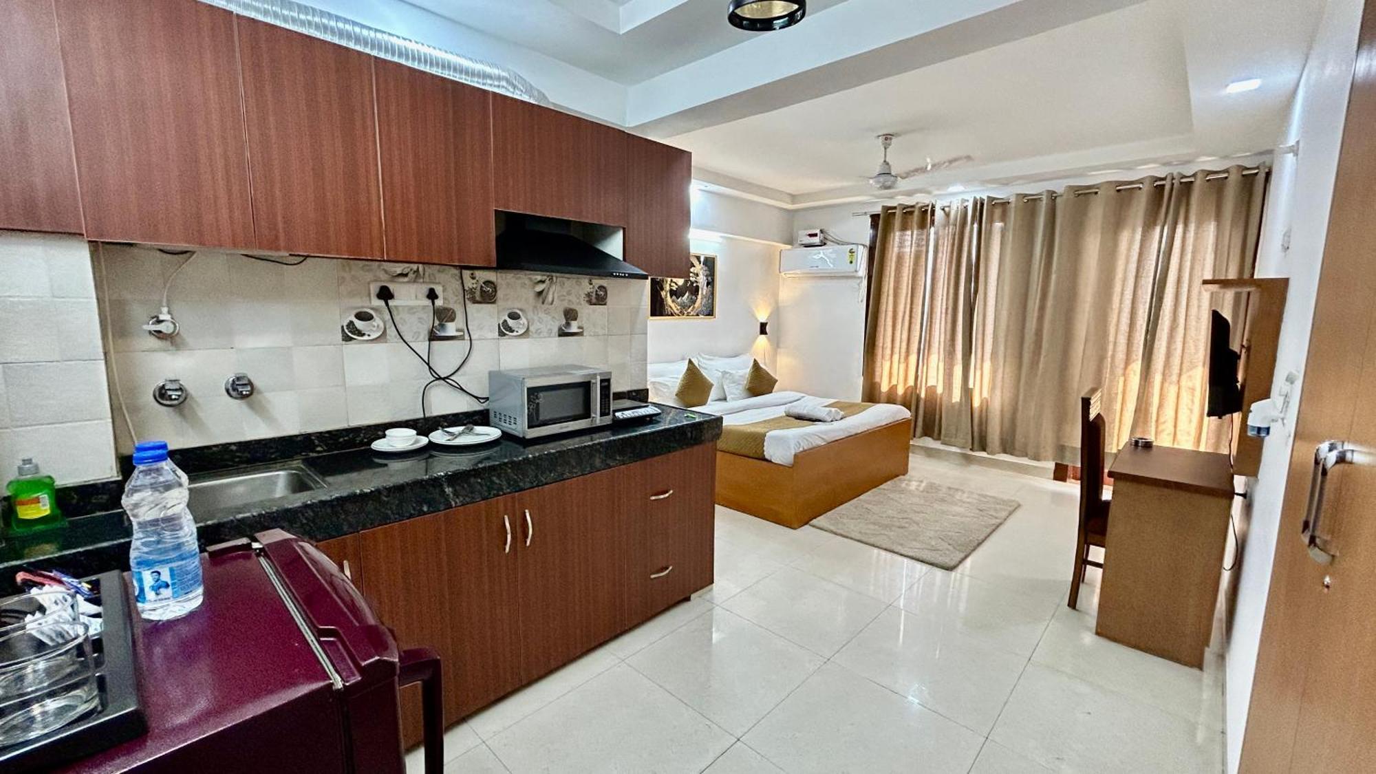 Aura Luxury Studio I Couple Friendly I Near Golf Course Road, Sector 57, Gurgaon Exteriör bild