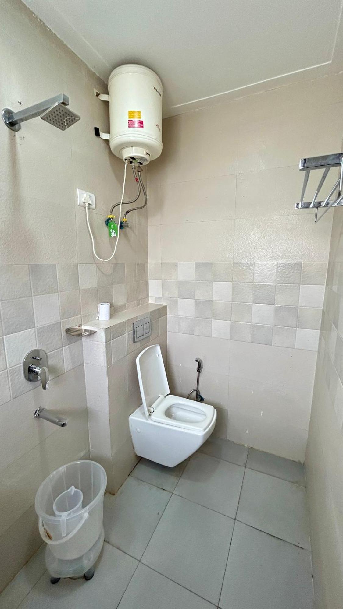 Aura Luxury Studio I Couple Friendly I Near Golf Course Road, Sector 57, Gurgaon Exteriör bild