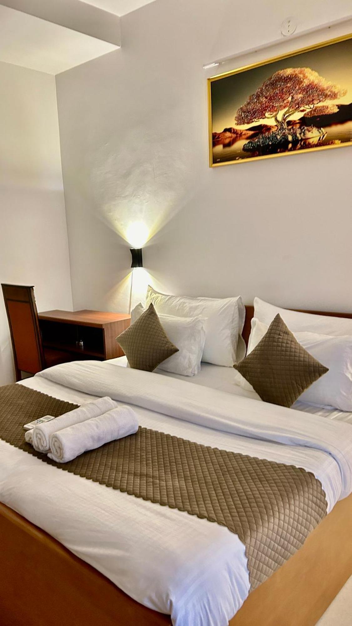 Aura Luxury Studio I Couple Friendly I Near Golf Course Road, Sector 57, Gurgaon Exteriör bild