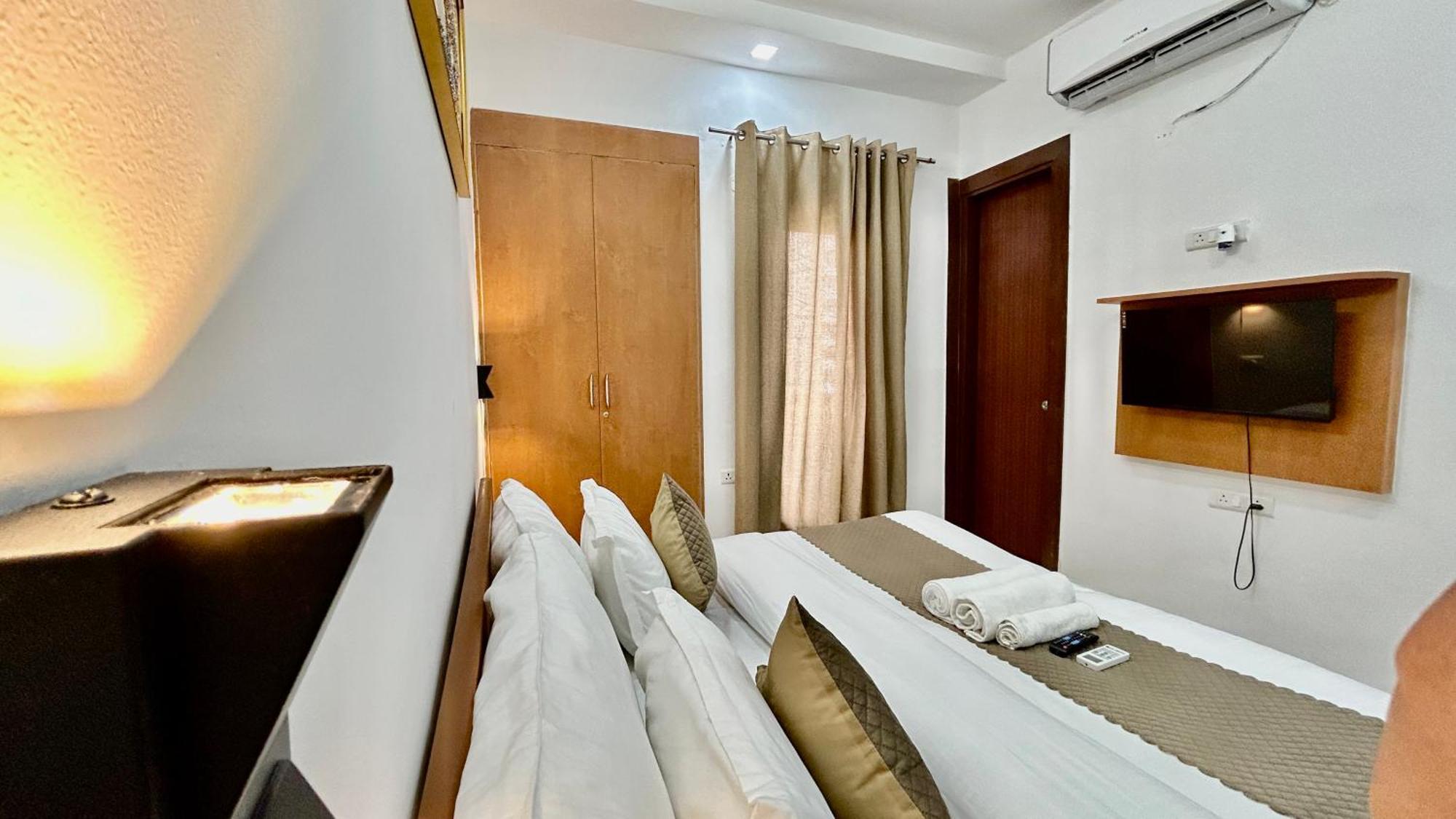 Aura Luxury Studio I Couple Friendly I Near Golf Course Road, Sector 57, Gurgaon Exteriör bild