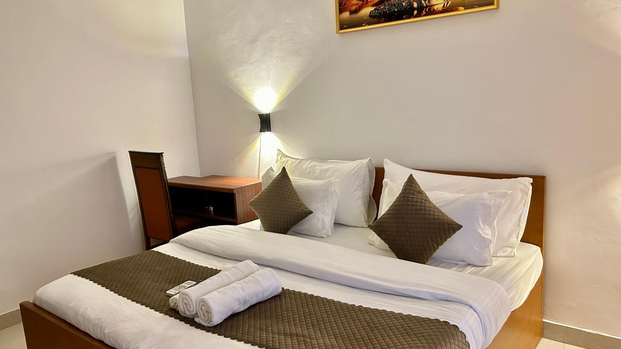 Aura Luxury Studio I Couple Friendly I Near Golf Course Road, Sector 57, Gurgaon Exteriör bild