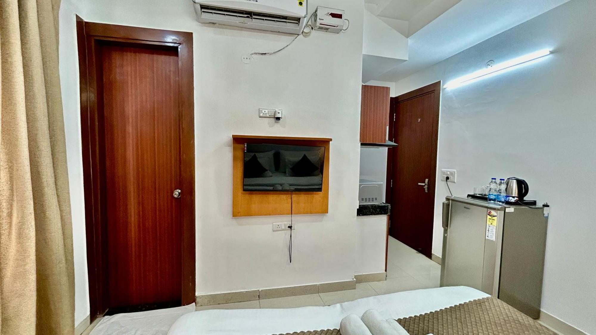 Aura Luxury Studio I Couple Friendly I Near Golf Course Road, Sector 57, Gurgaon Exteriör bild