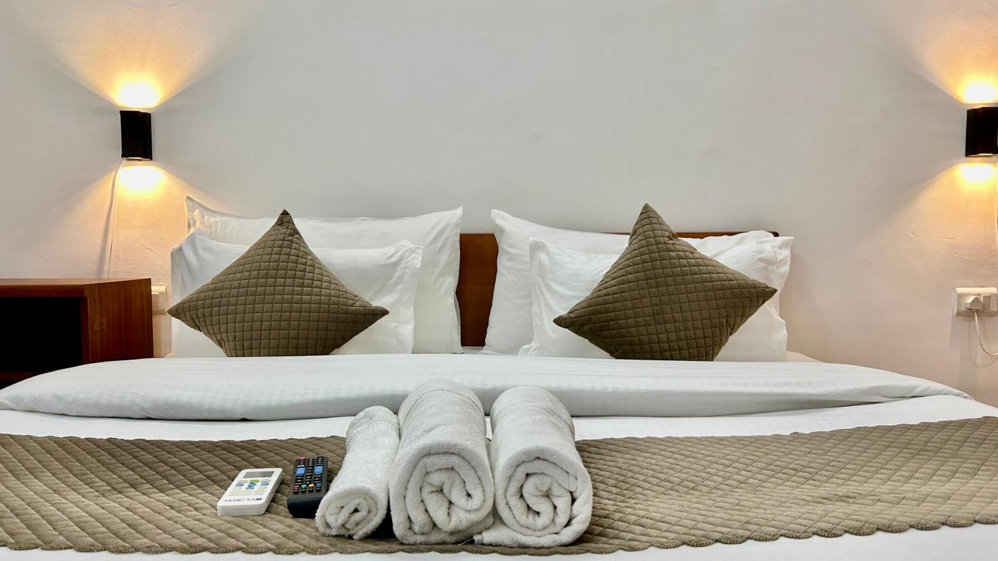 Aura Luxury Studio I Couple Friendly I Near Golf Course Road, Sector 57, Gurgaon Exteriör bild