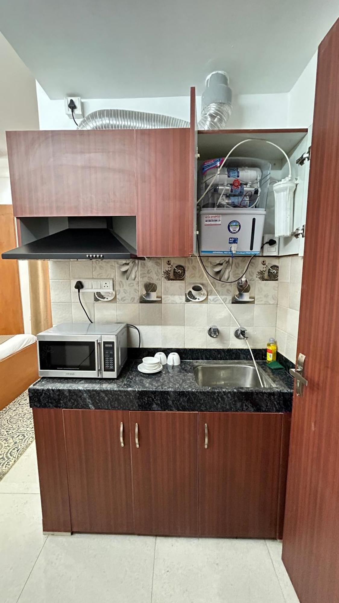 Aura Luxury Studio I Couple Friendly I Near Golf Course Road, Sector 57, Gurgaon Exteriör bild